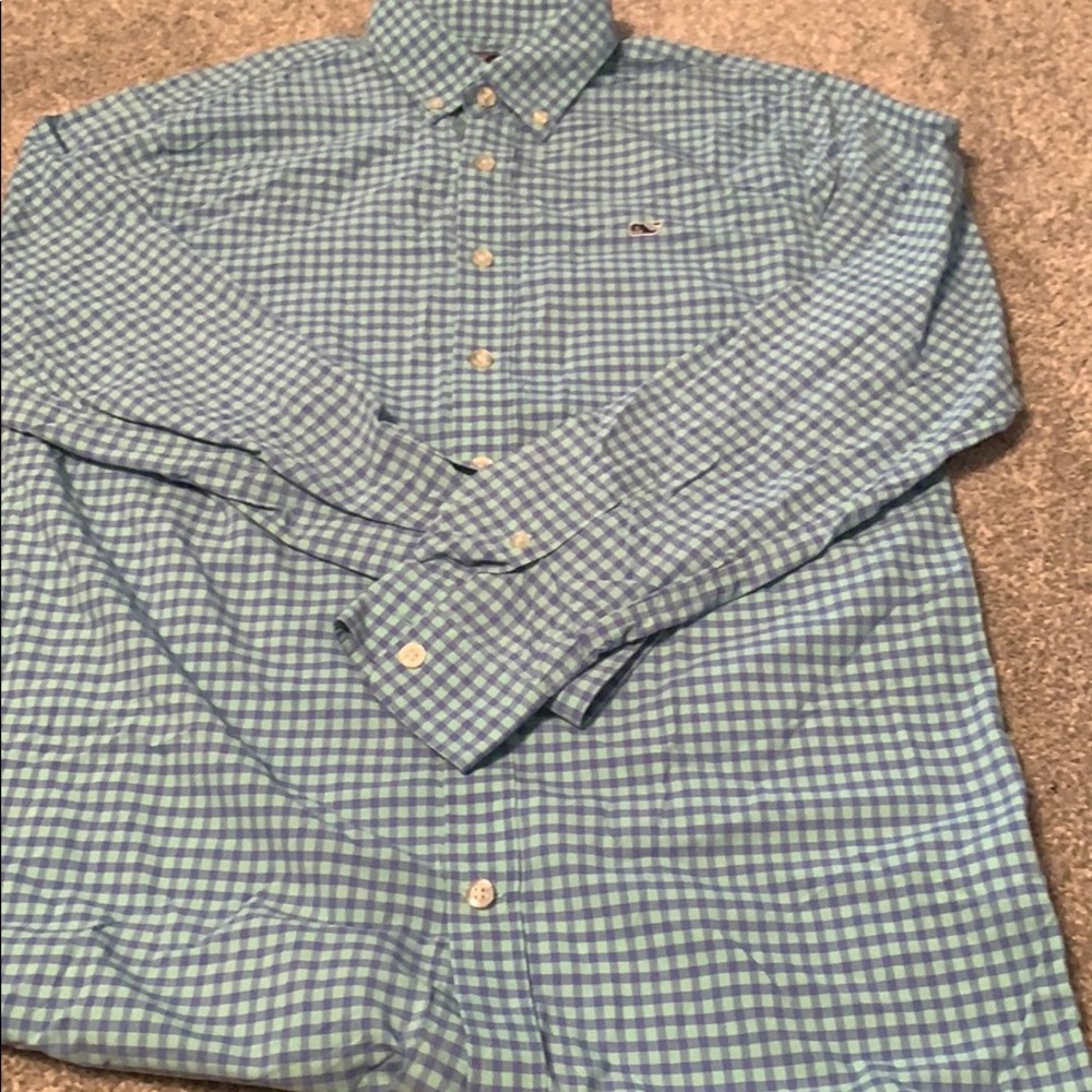 Young men Vineyard Vines lightweight buttondown